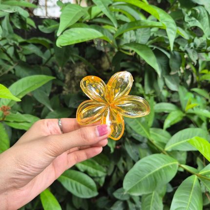 YELLOW KOREAN FLOWER CLAW